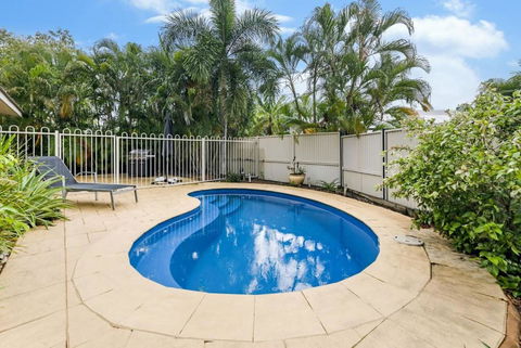 Ah Mat Bungalow - Tropical Darwin Stay With Pool - Accommodation Melbourne 0