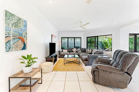Ah Mat Bungalow - Tropical Darwin Stay With Pool - Accommodation Melbourne 2