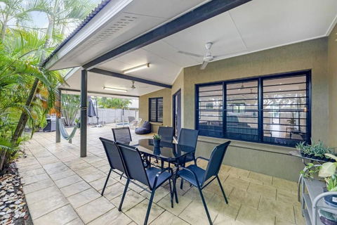 Ah Mat Bungalow - Tropical Darwin Stay With Pool - Accommodation Melbourne 3