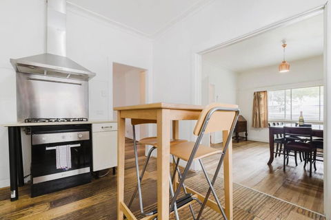 Yarraville Garden Large Home With Yard And Parking - Accommodation Melbourne 2