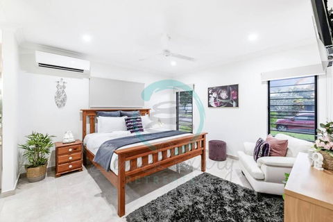 Zenhouse: 4BR Stylish Work/Family Home In Muirhead - Accommodation Melbourne 2