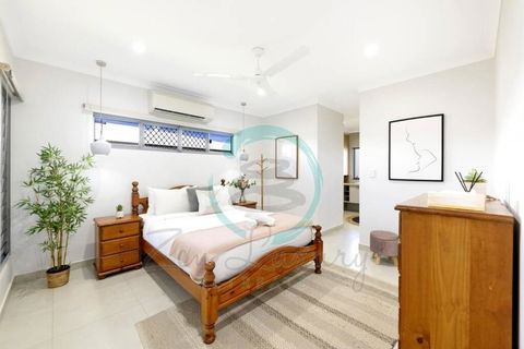 Zenhouse: Prestigous 4-BR Display Home In Muirhead - Accommodation Melbourne 2