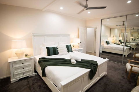 ZenLux Rosewood Luxury Family Escape - Pool - BBQ - Accommodation Melbourne 3