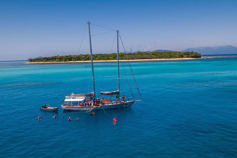 Ocean Free Green Island & Great Barrier Reef Snorkel Cruise, Cairns 25 Guests - Accommodation Melbourne 0
