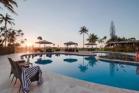 Tangalooma Island Resort Whale Watching Day Cruise With Dolphin Feeding - Accommodation Melbourne 4
